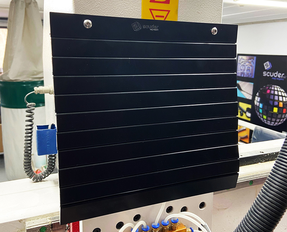 Persiana de protección para maquinaria color negro